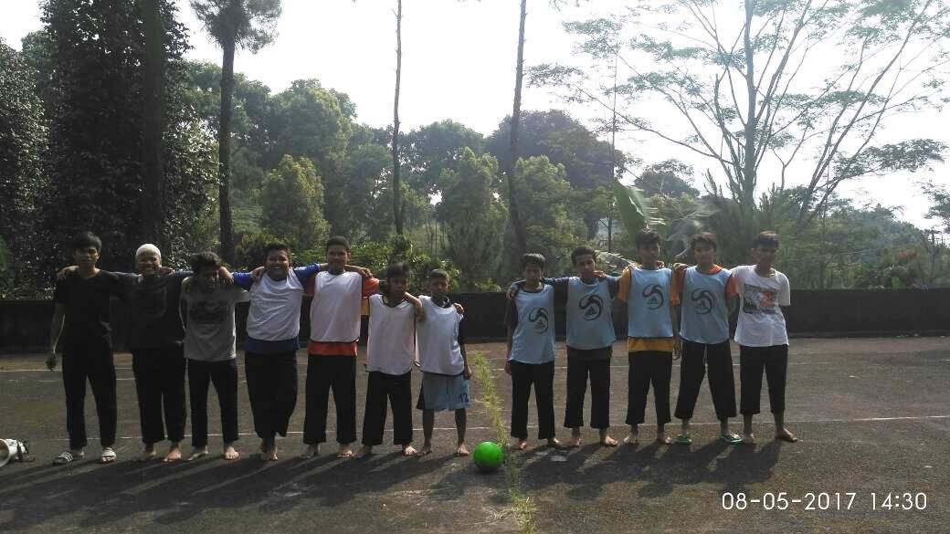 Kegiatan ekstrakurikuler futsal santri