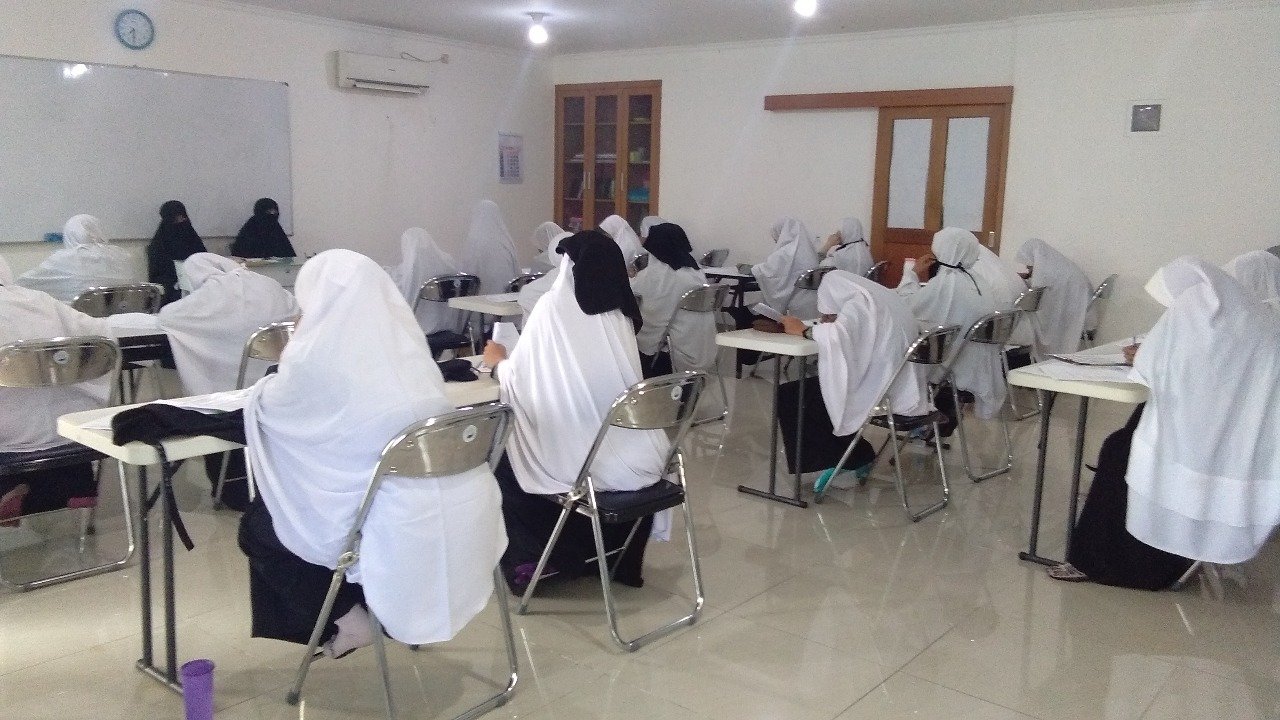 Ujian tengah semester santri Mahir Tahfizh School
